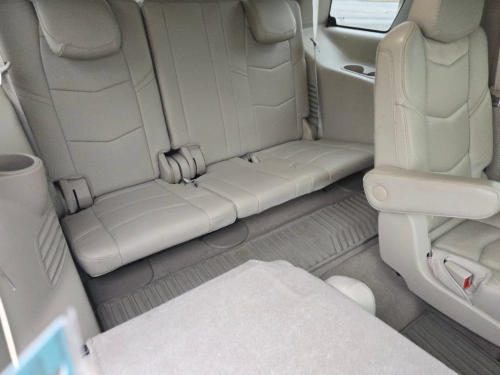 Used 2017 Cadillac Escalade Luxury AWD/4WD image 21