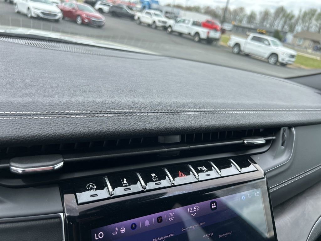 Used 2025 Jeep Grand Cherokee L Limited w/ Black Appearance Package AWD/4WD image 34