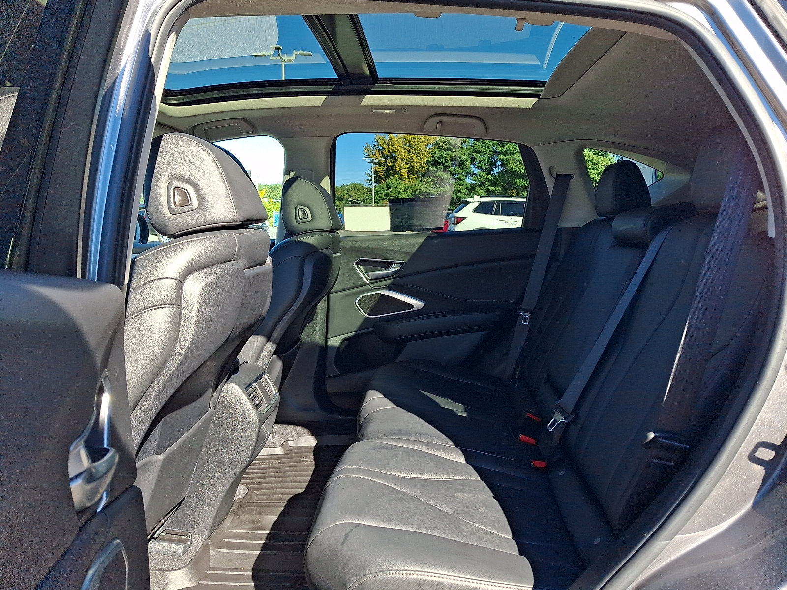 Used 2024 Acura RDX SH-AWD image 9