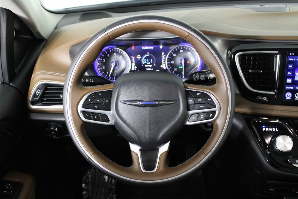 Used 2017 Chrysler Pacifica Limited w/ UConnect Theater Package image 9