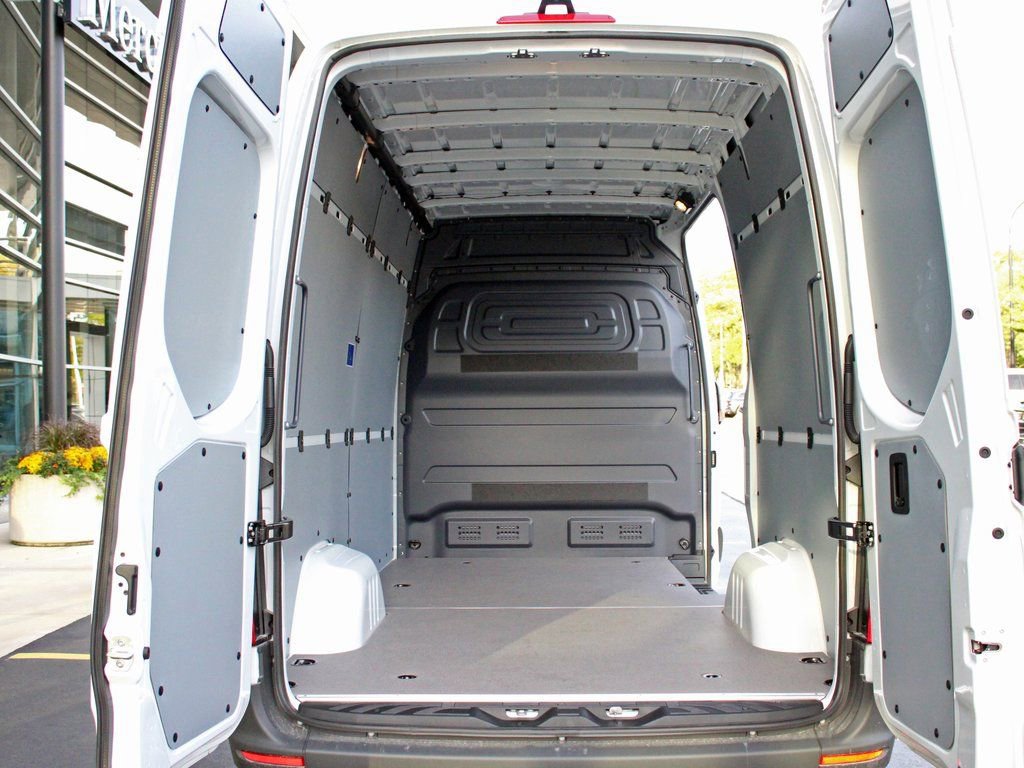 Used 2025 Mercedes-Benz Sprinter 2500 image 5
