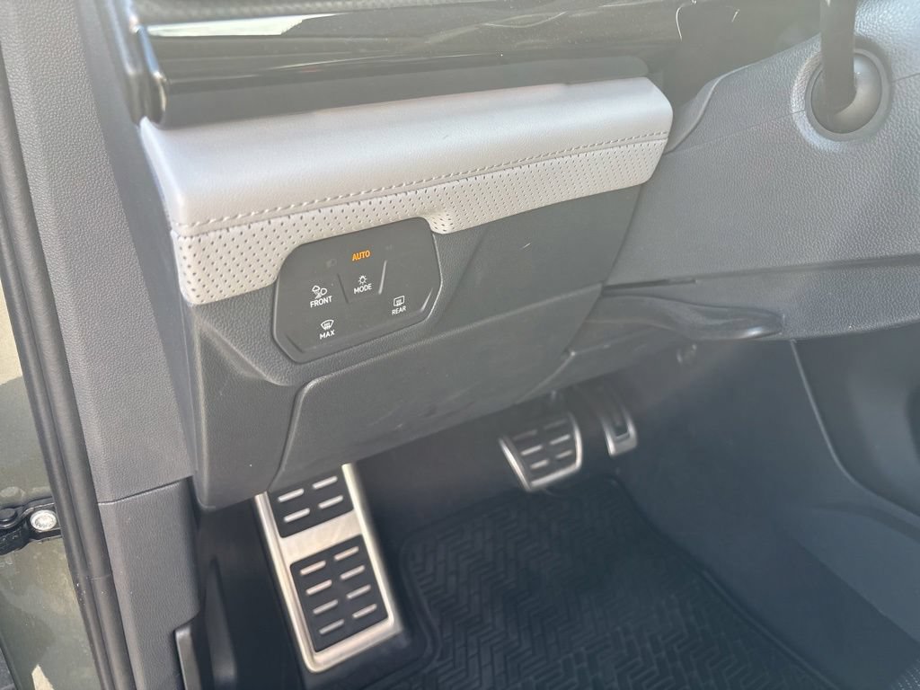 Used 2024 Volkswagen Atlas Peak Edition SEL AWD/4WD image 6