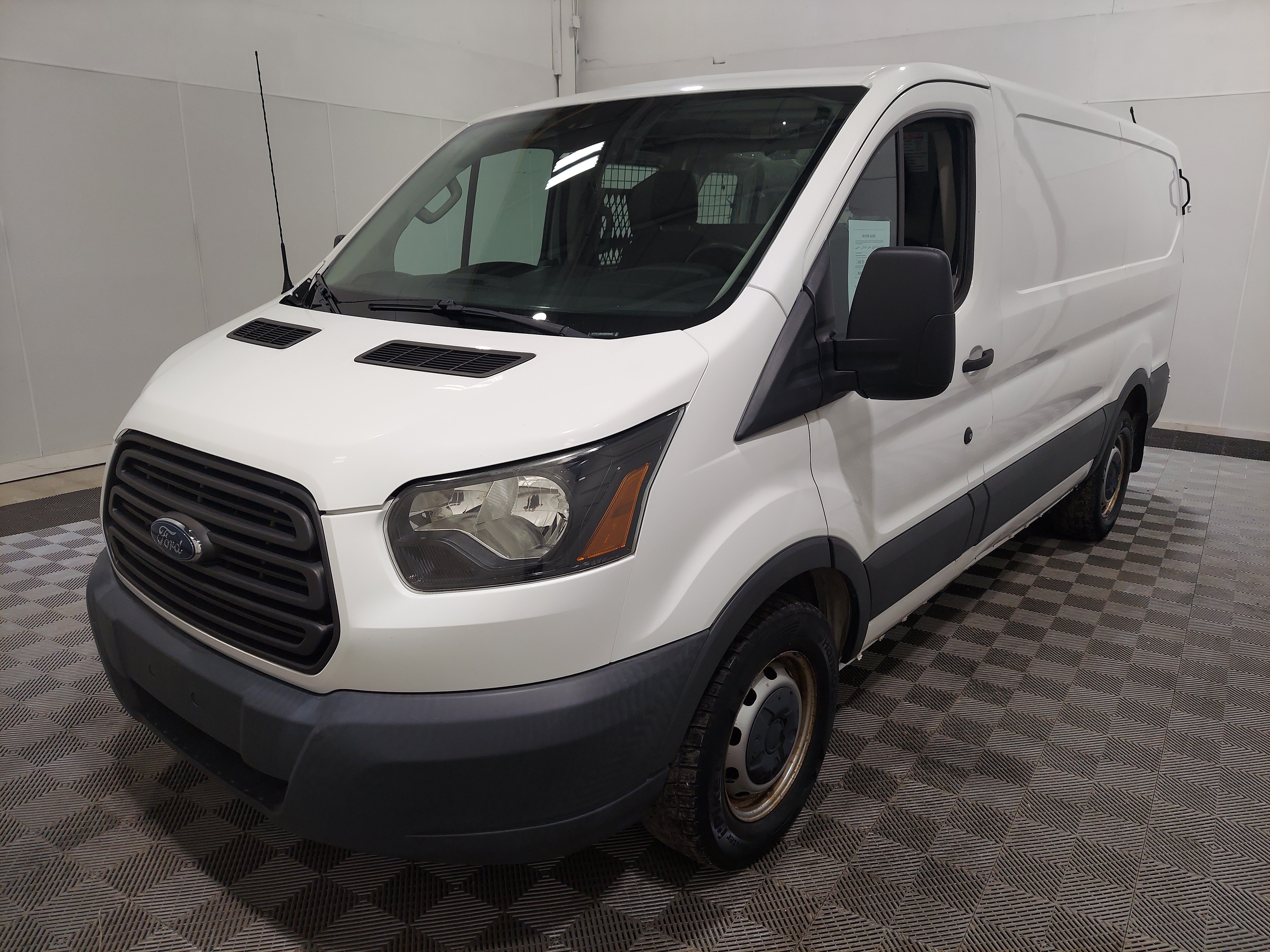 Used 2016 Ford Transit 150 130 Low Roof RWD image 1