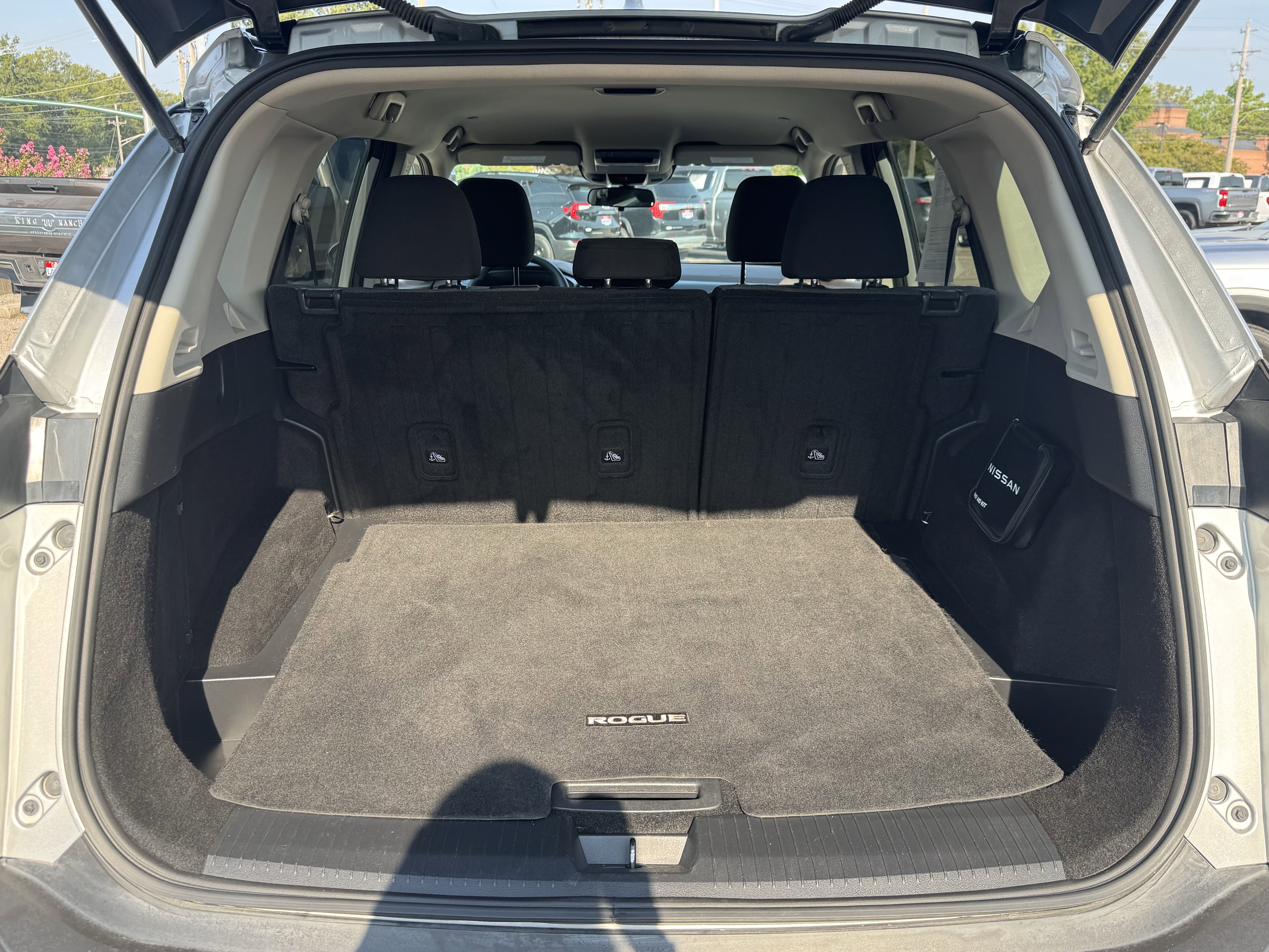 Used 2023 Nissan Rogue SV image 13