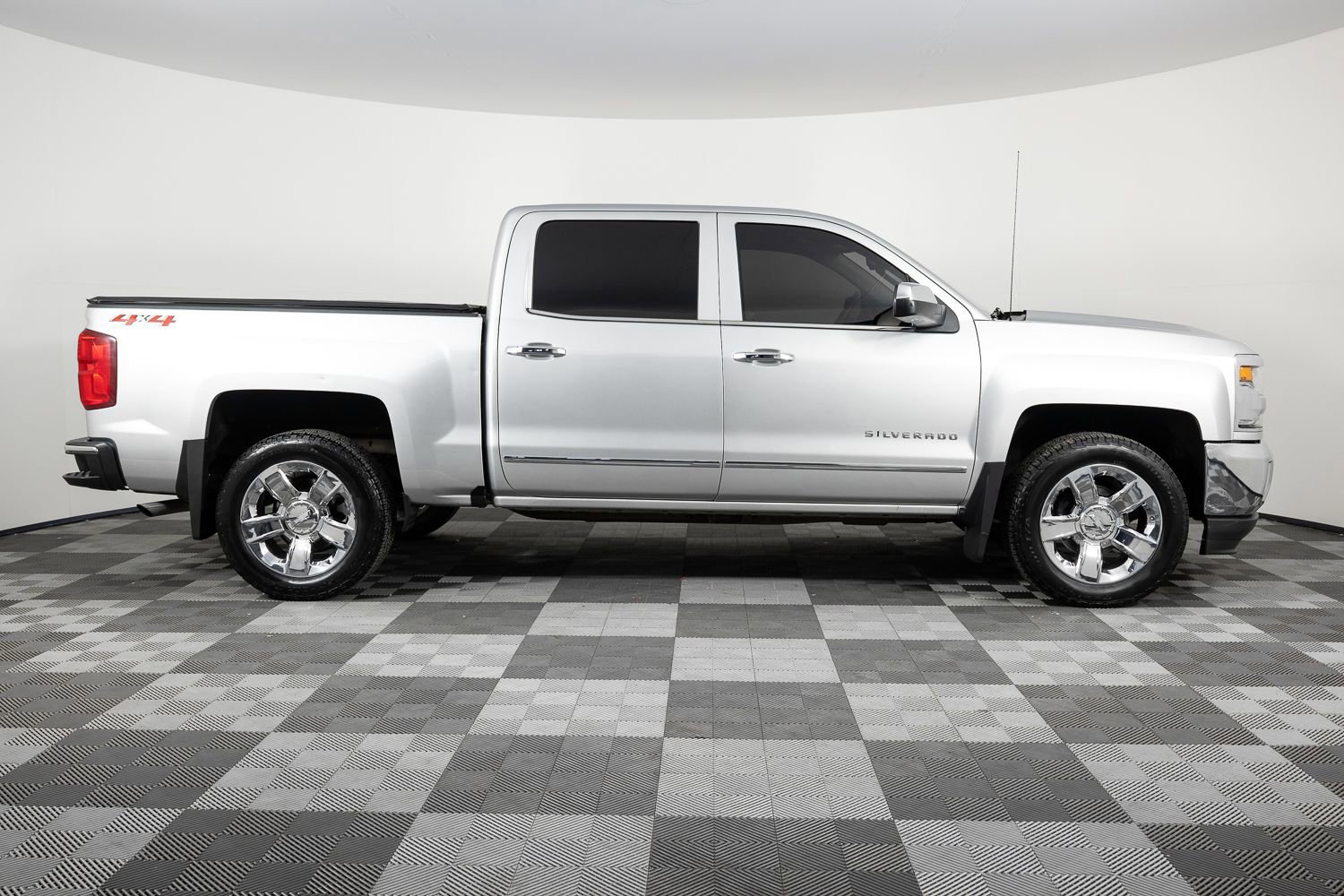 Used 2018 Chevrolet Silverado 1500 LTZ w/ Sport Package image 9
