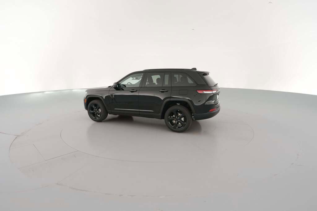 New 2025 Jeep Grand Cherokee Limited w/ Black Appearance Package image 7