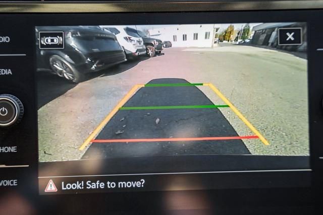 Used 2022 Volkswagen Tiguan SE w/ Panoramic Sunroof Package image 38