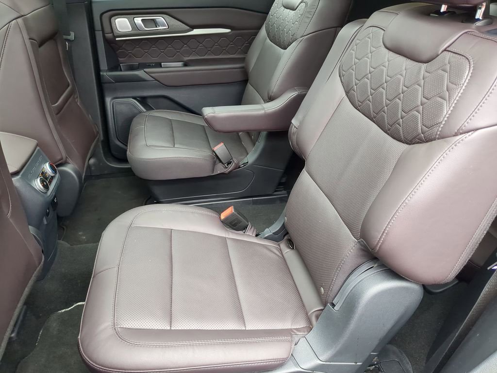 Used 2025 Ford Explorer Platinum w/ LUX Leather Package image 28