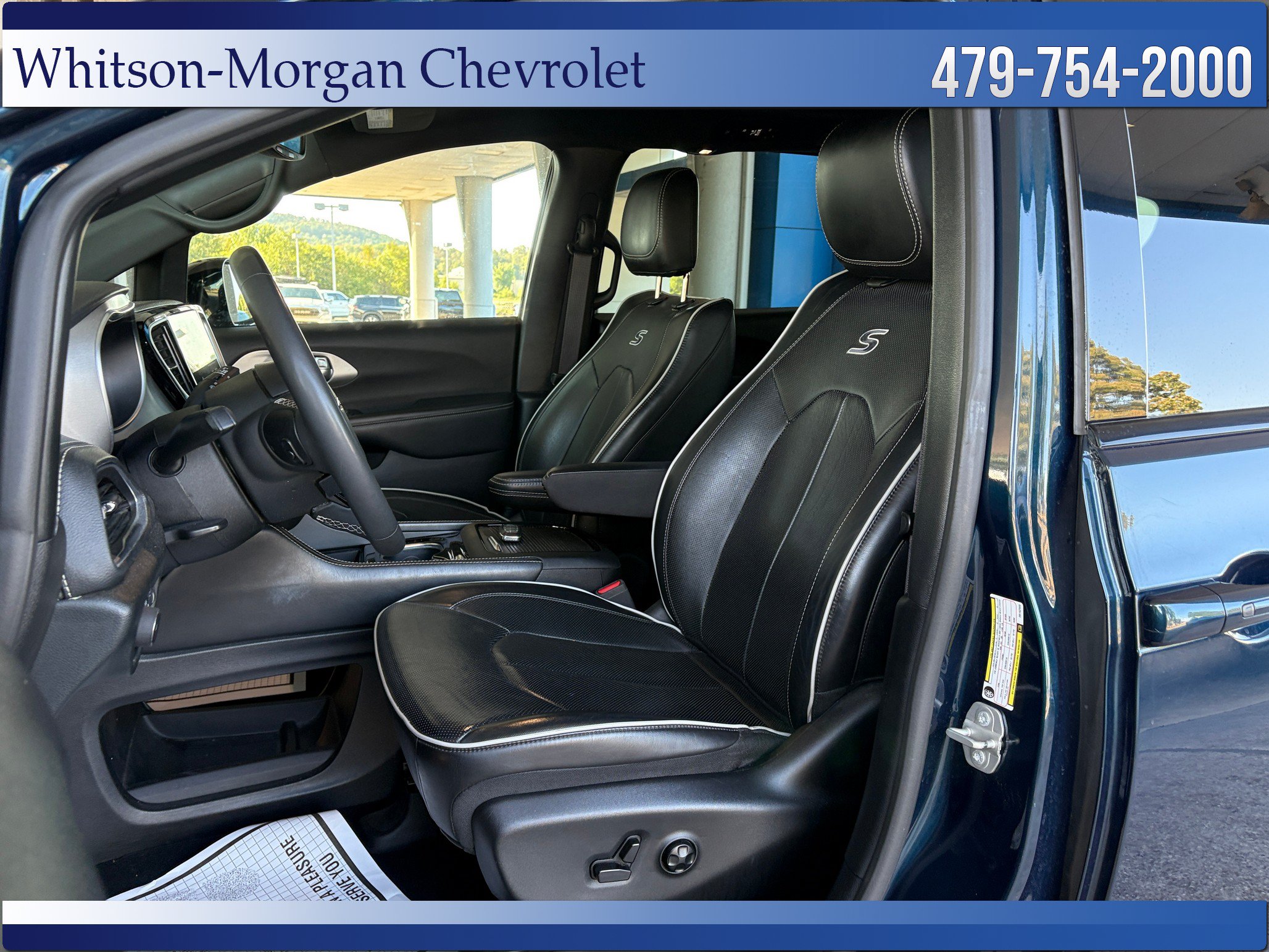 Used 2024 Chrysler Pacifica Premium FWD image 9