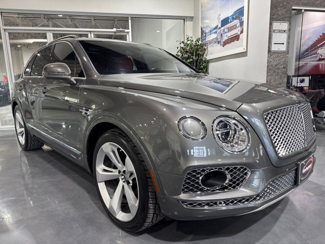 Used 2017 Bentley Bentayga image 24