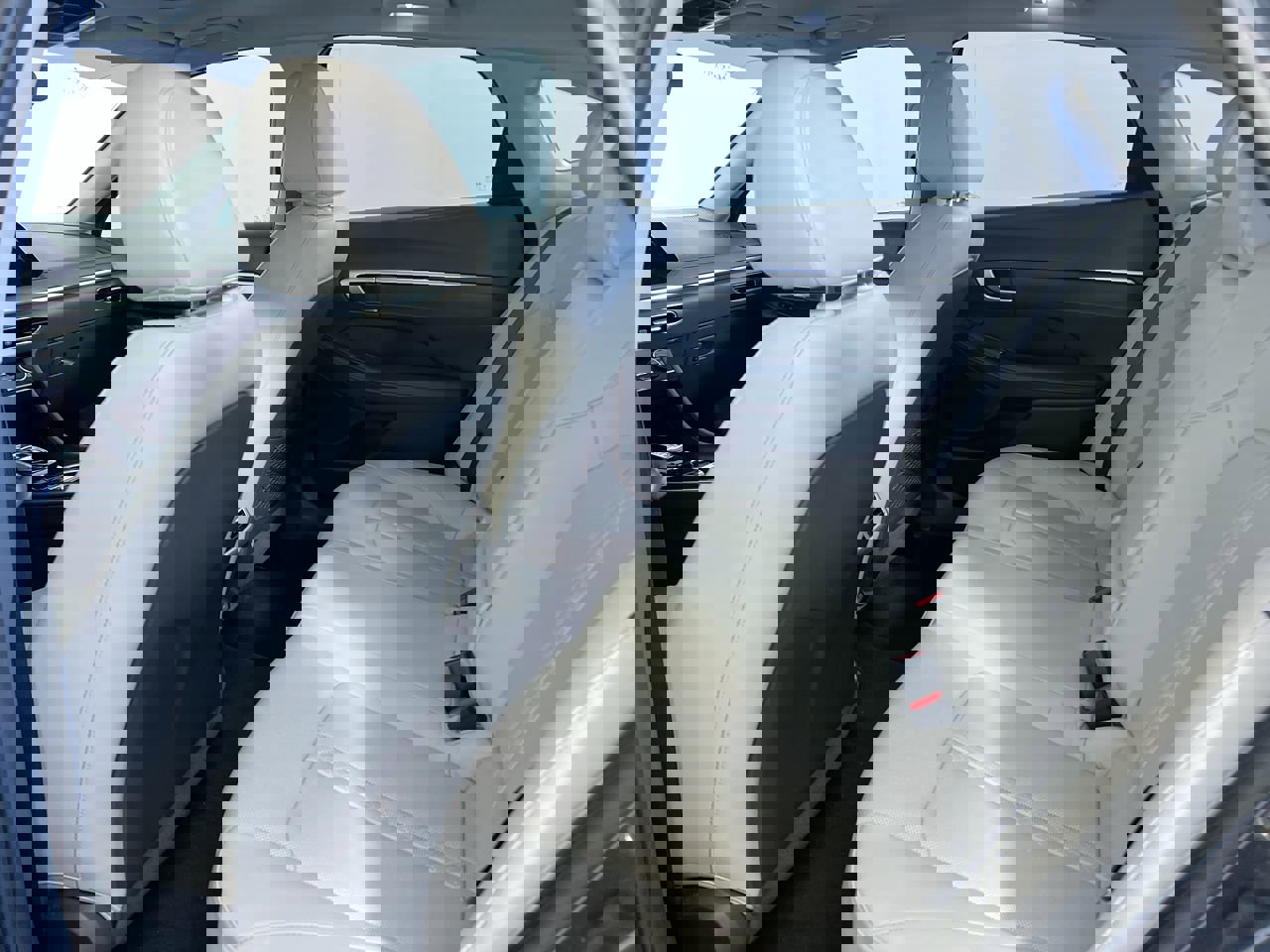 Used 2021 Hyundai Sonata Limited w/ Preferred Accessory Package FWD image 26