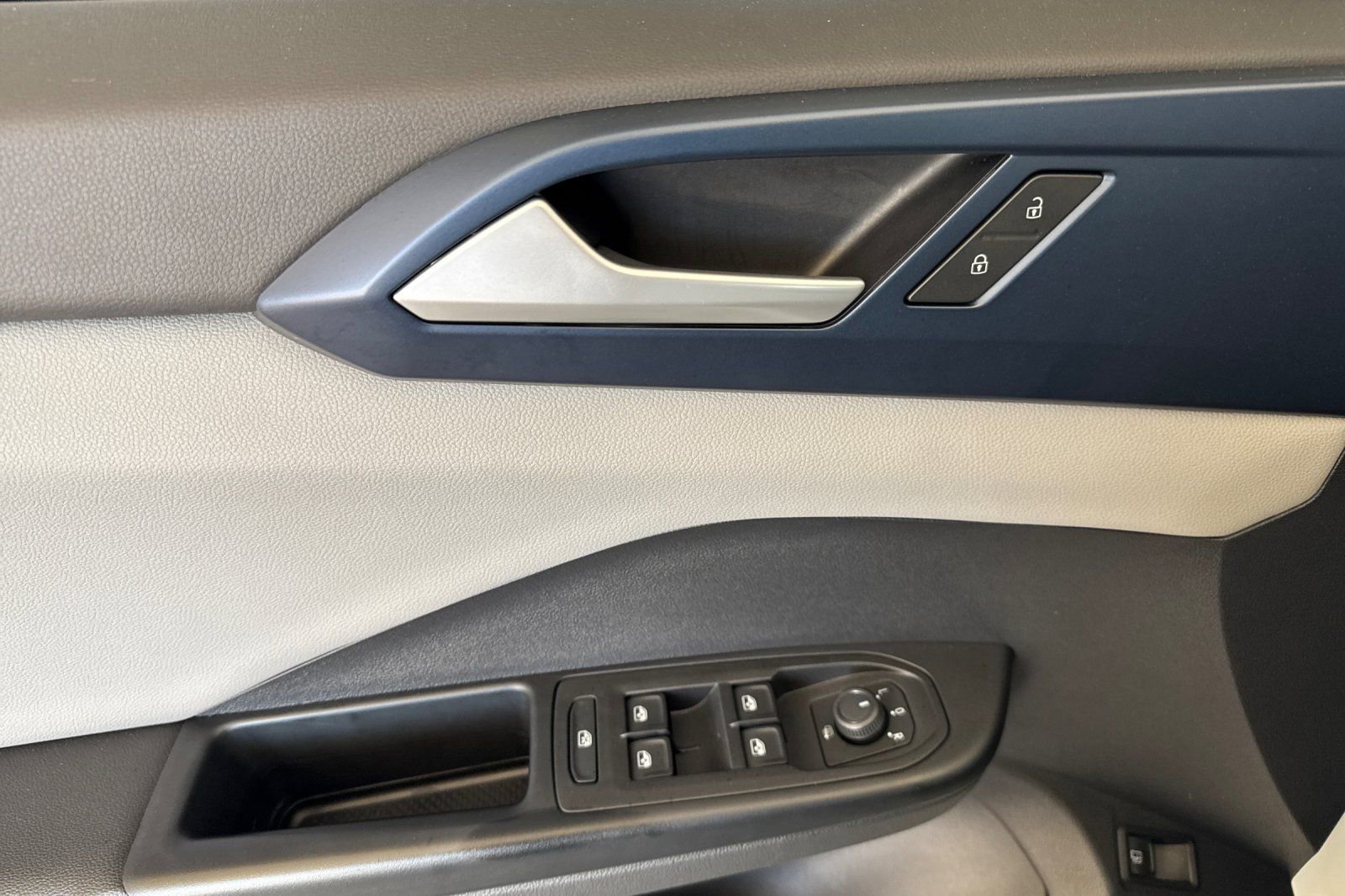 Used 2022 Volkswagen Taos SE image 10