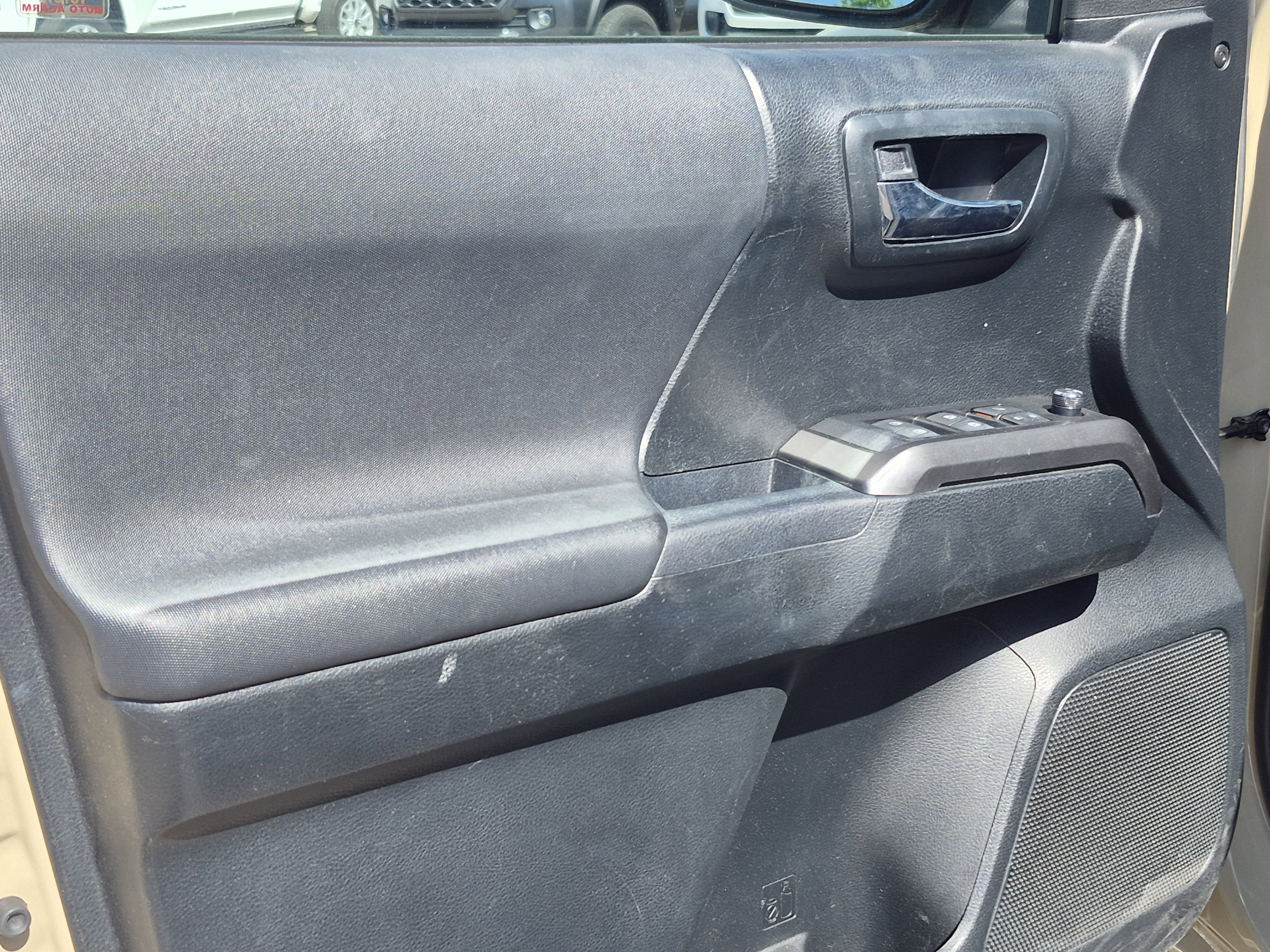 Used 2017 Toyota Tacoma TRD Sport w/ Premium & Technology Package AWD/4WD image 14