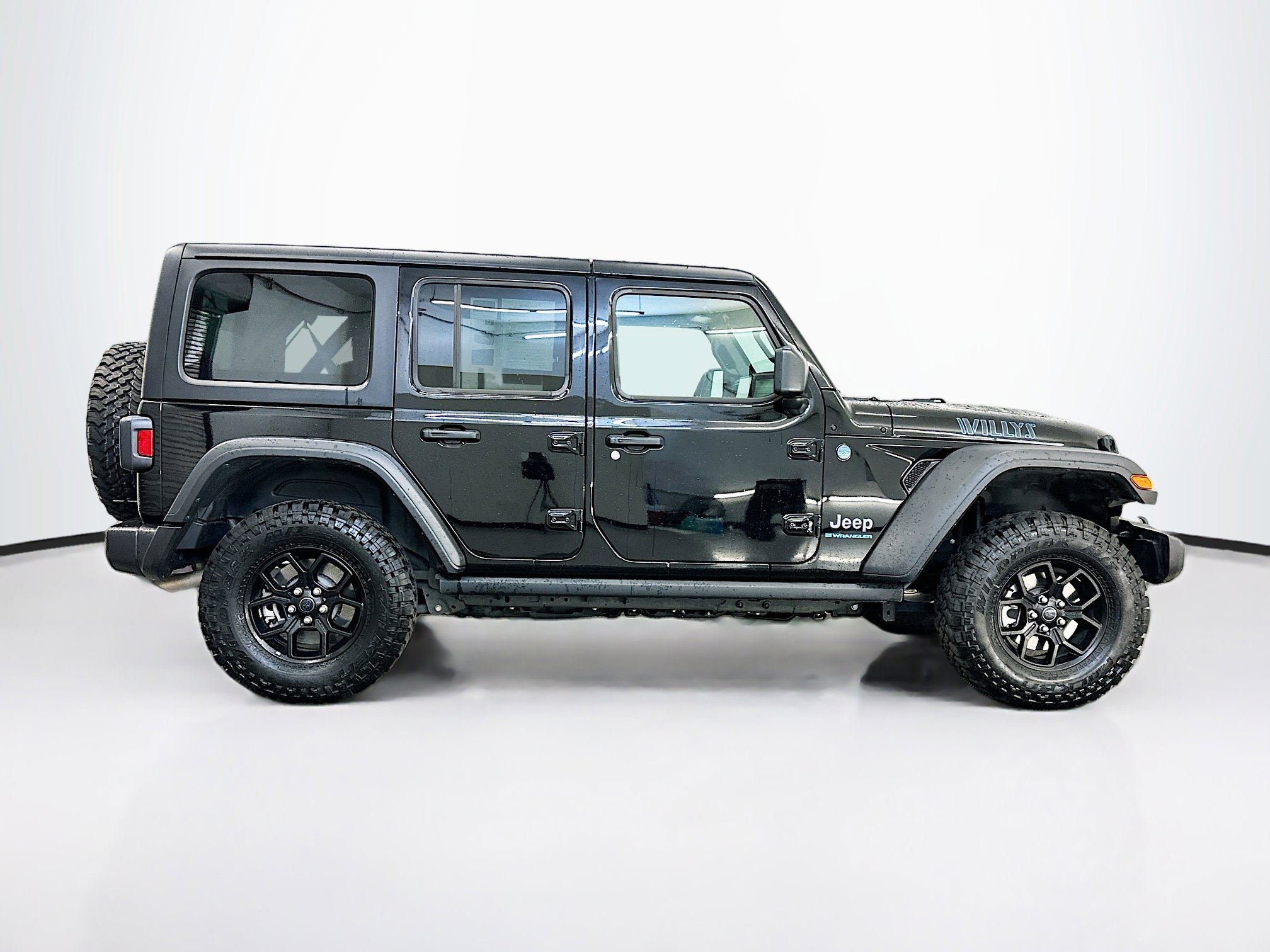 Used 2025 Jeep Wrangler Willys image 10