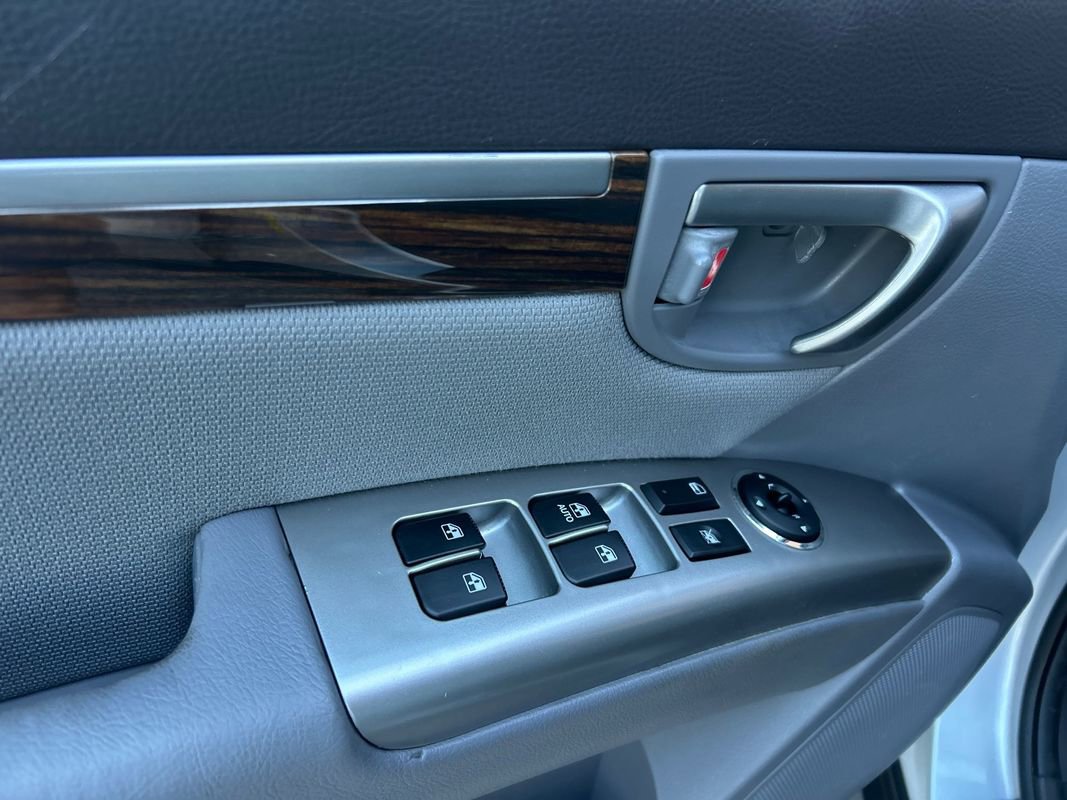 Used 2012 Hyundai Santa Fe GLS image 10