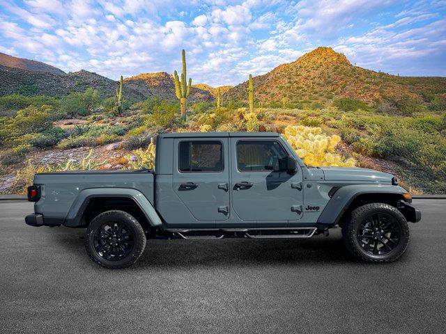 Used 2025 Jeep Gladiator Sport AWD/4WD image 3