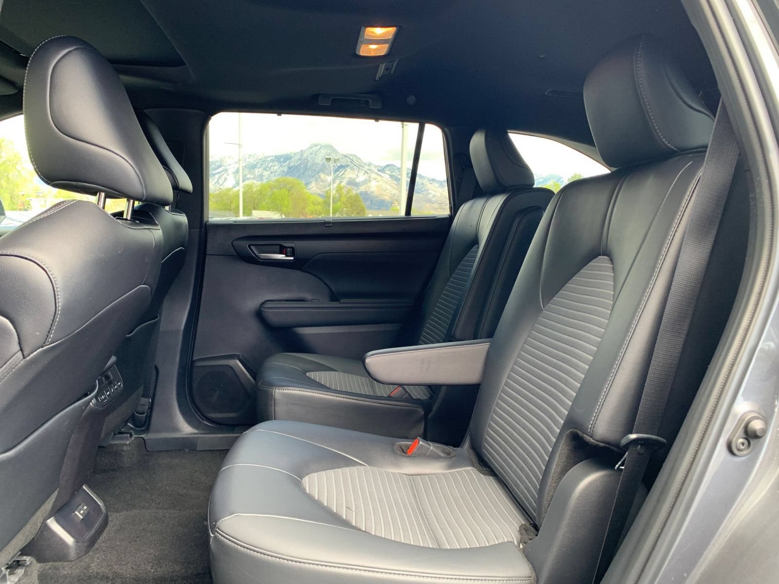 Used 2025 Toyota Highlander XSE AWD/4WD image 22
