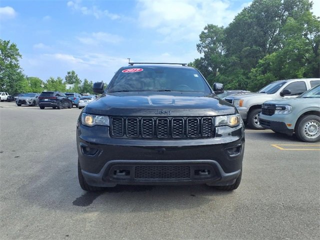 Used 2019 Jeep Grand Cherokee Laredo image 2