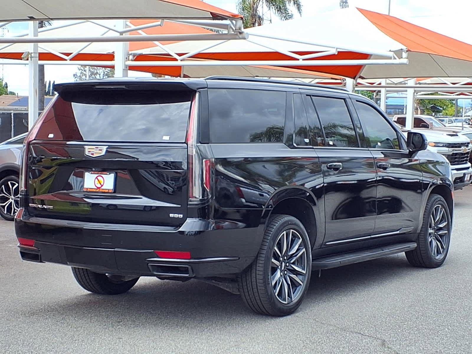 Used 2022 Cadillac Escalade ESV Sport AWD/4WD image 4