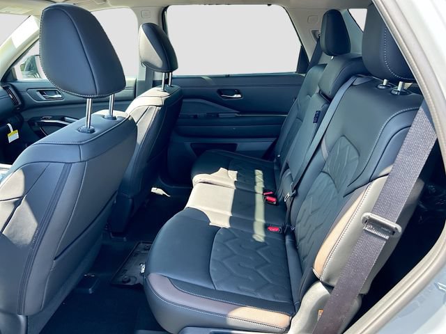New 2026 Nissan Pathfinder Platinum w/ Accent Package FWD image 20