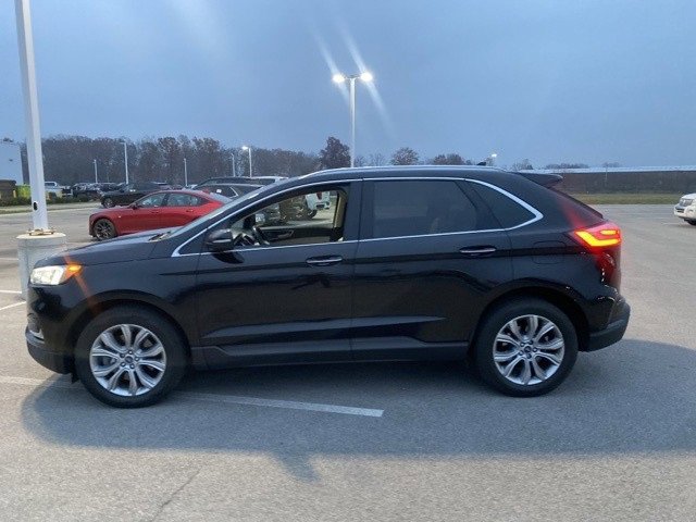 Used 2019 Ford Edge Titanium image 3