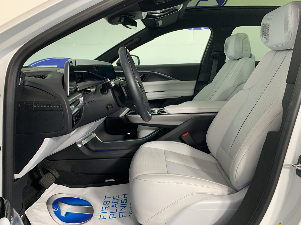 Used 2024 Cadillac Lyriq Luxury RWD image 15