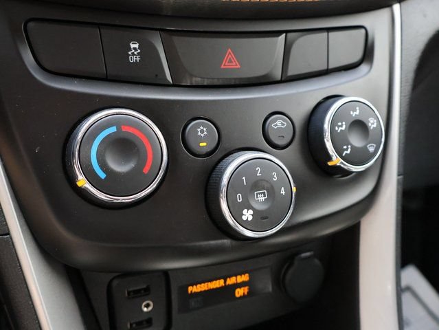 Used 2020 Chevrolet Trax LT w/ LT Convenience Package FWD image 27