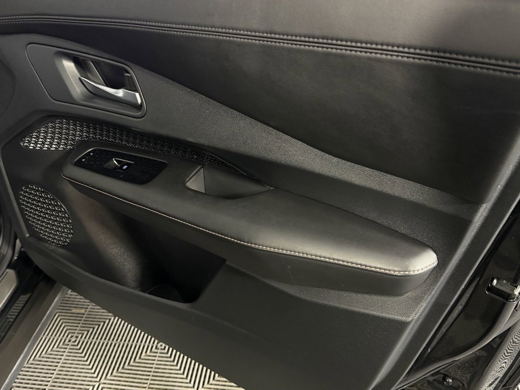 Used 2023 Nissan Ariya AWD image 34