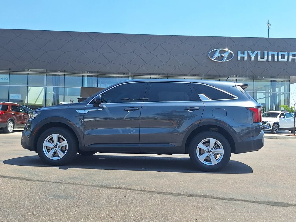 Used 2023 Kia Sorento LX AWD/4WD image 6