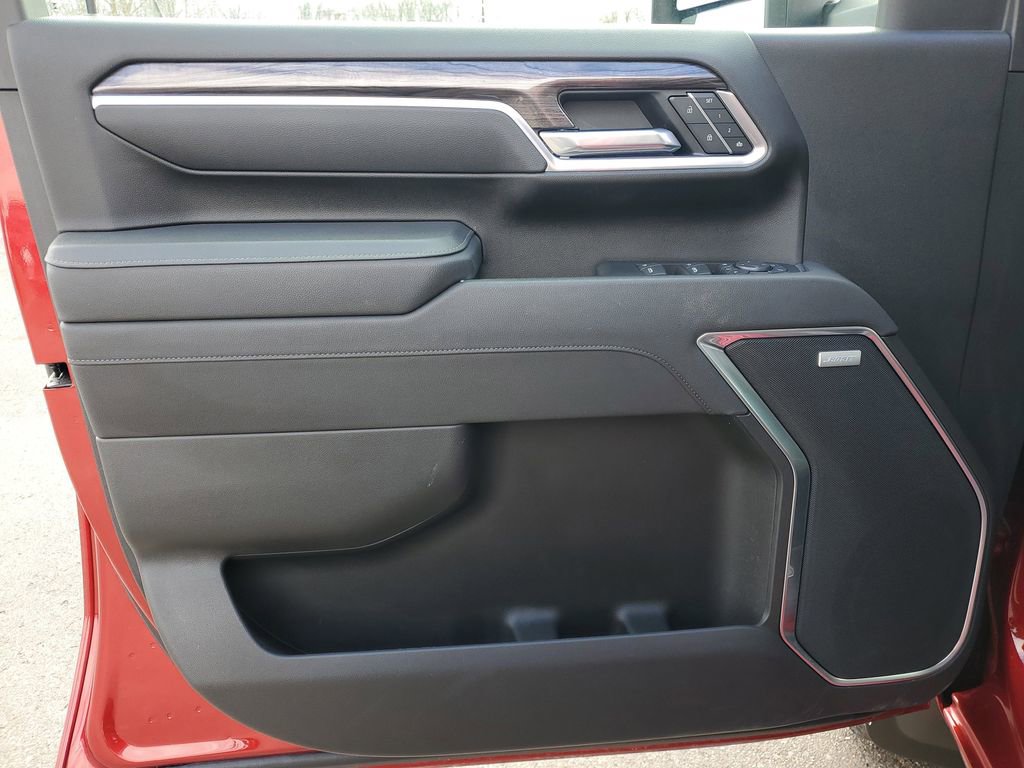 Used 2025 Chevrolet Silverado 2500 LTZ w/ LTZ Convenience Package image 23