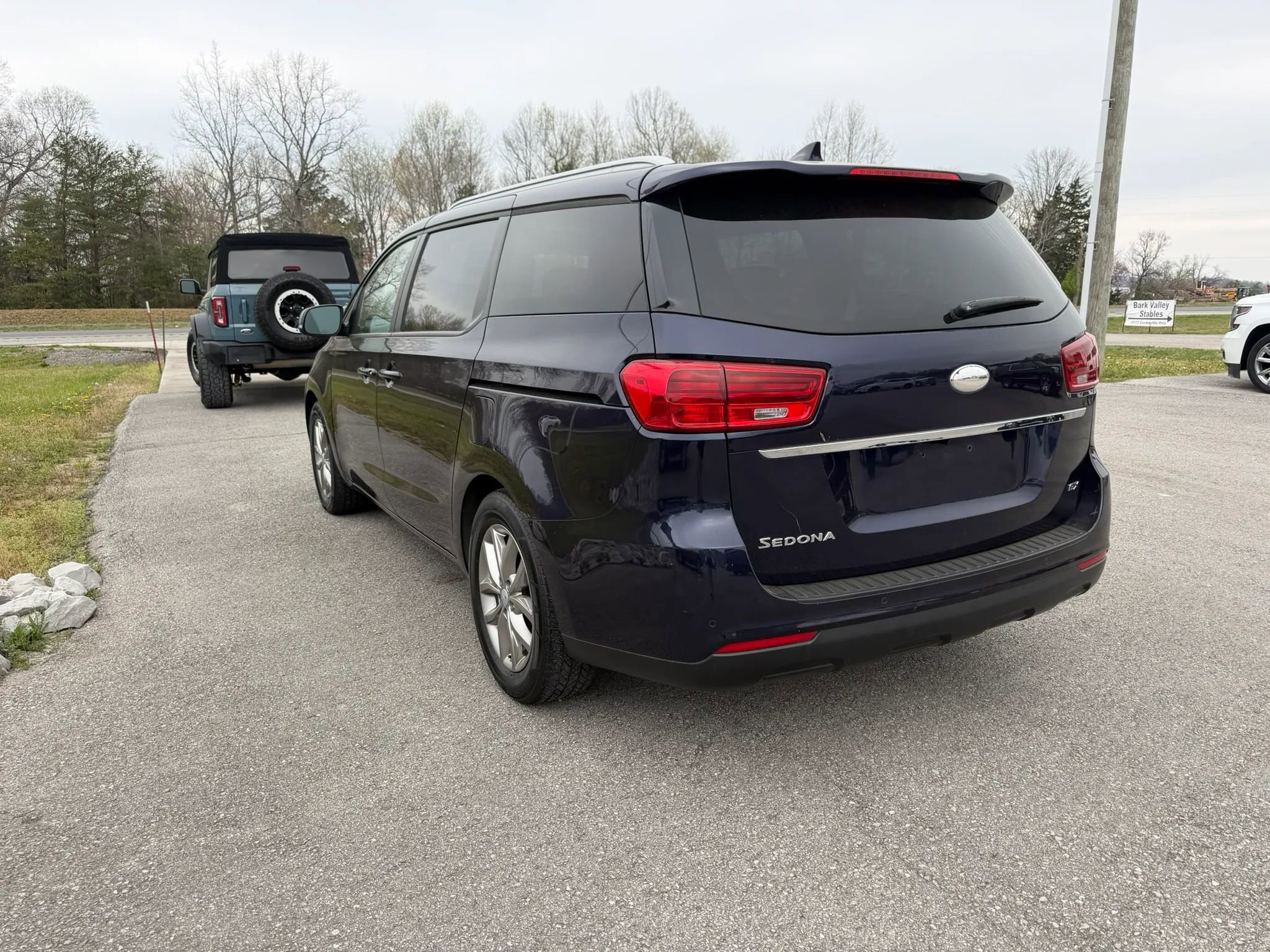 Used 2019 Kia Sedona EX image 9