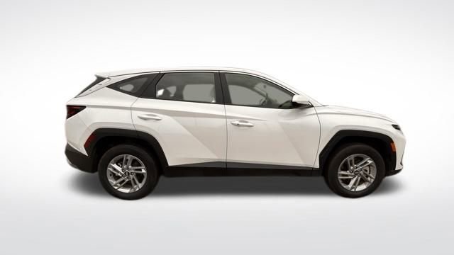 Used 2025 Hyundai Tucson SE AWD/4WD image 4
