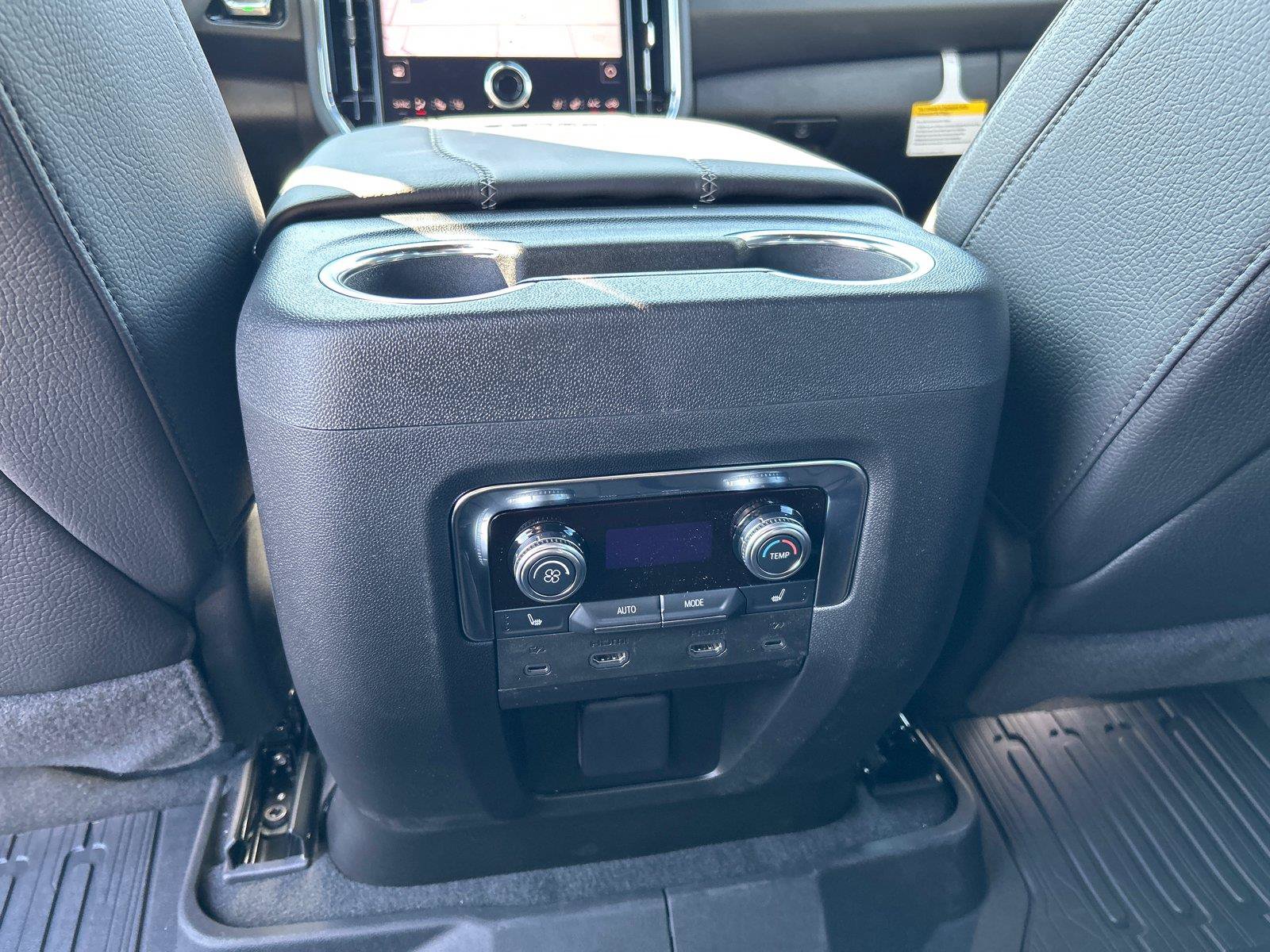 New 2026 GMC Yukon Denali w/ Denali Reserve Package AWD/4WD image 34