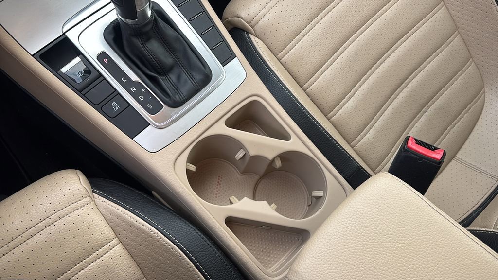 Used 2013 Volkswagen CC Sport image 21