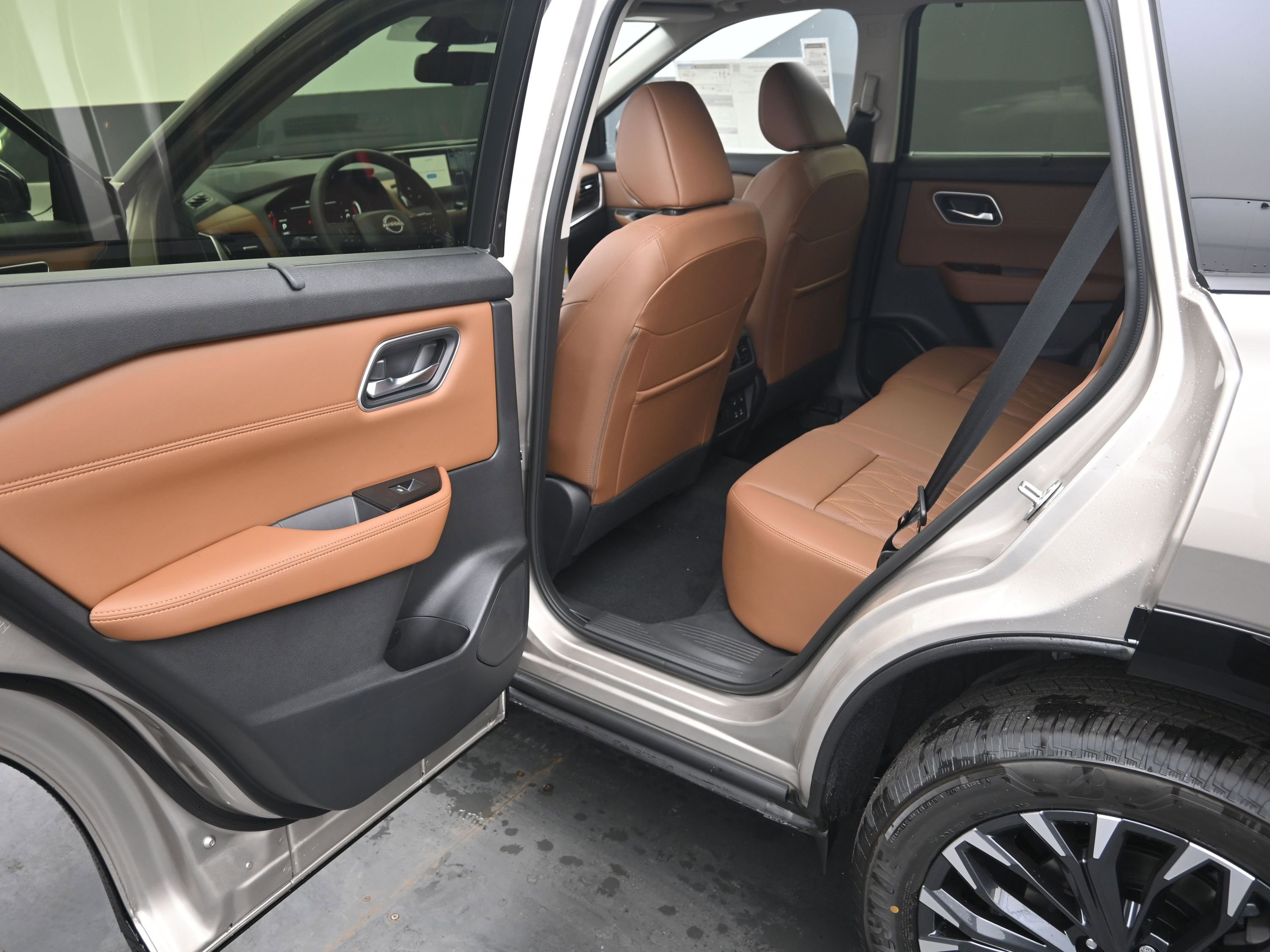 New 2025 Nissan Kicks SR image 15