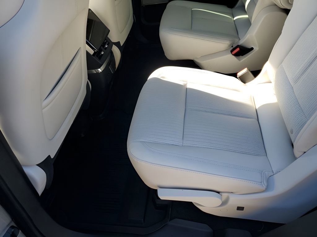 New 2026 Cadillac Vistiq Luxury w/ LPO, Floor Liner Package image 20