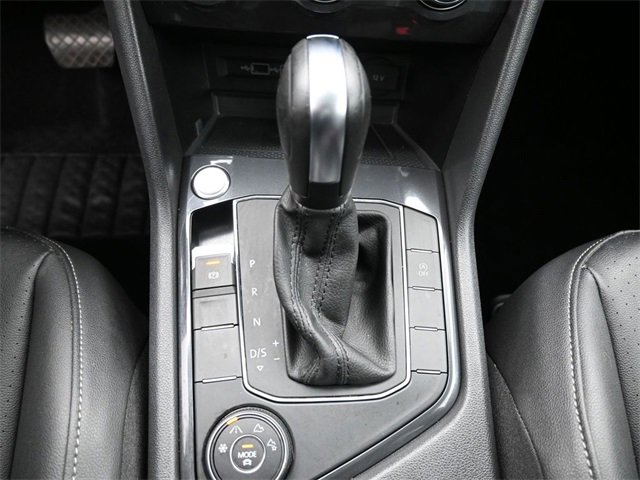 Used 2020 Volkswagen Tiguan SE w/ Panoramic Sunroof Package image 25