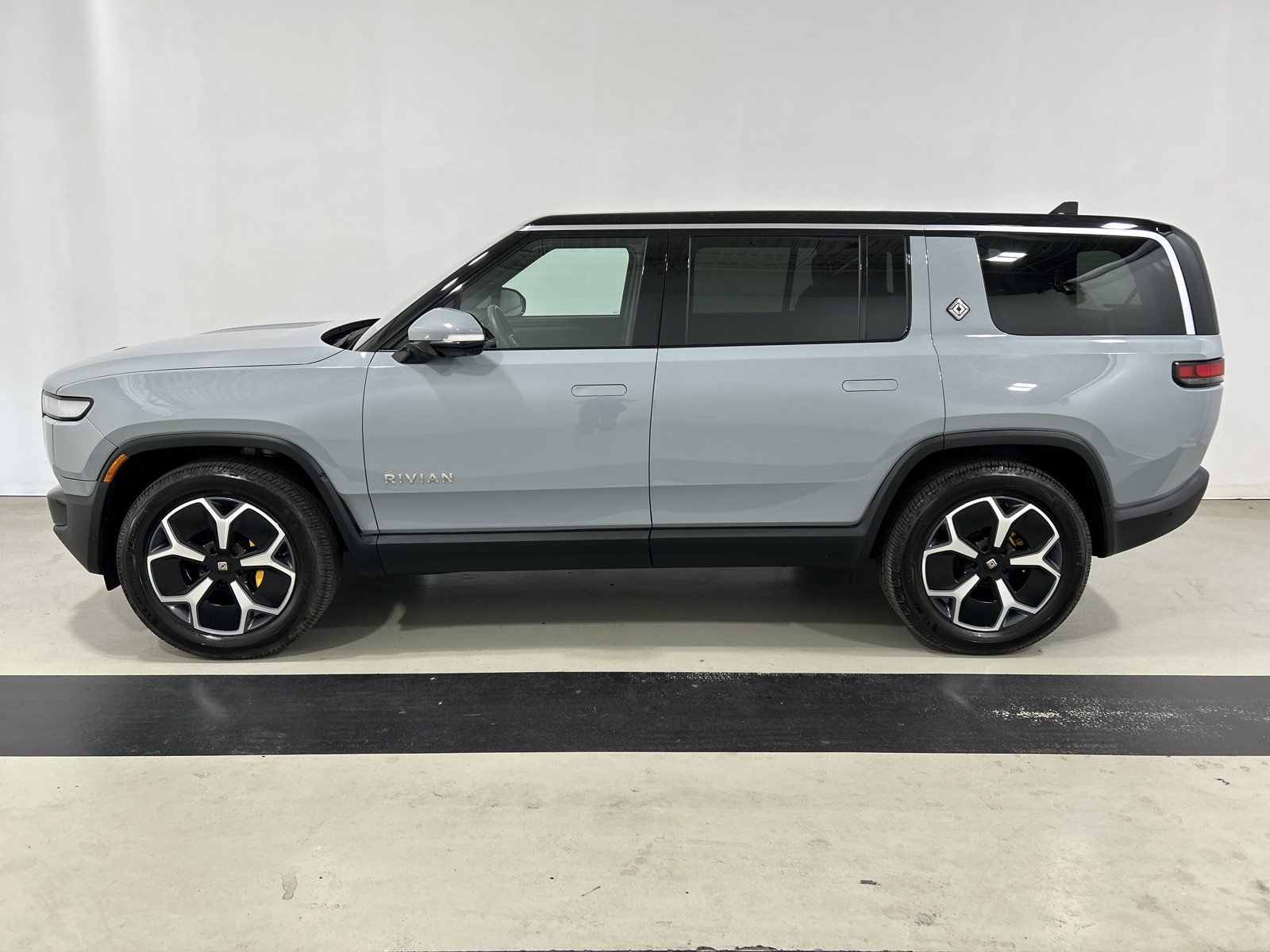 Used 2024 Rivian R1S Adventure Quad AWD/4WD image 2