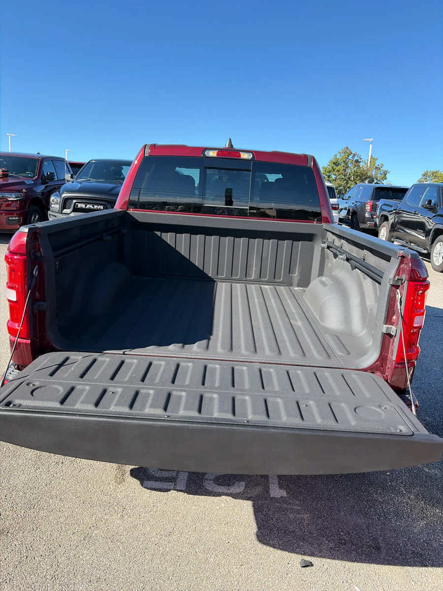 Used 2025 RAM 1500 Big Horn AWD/4WD image 35