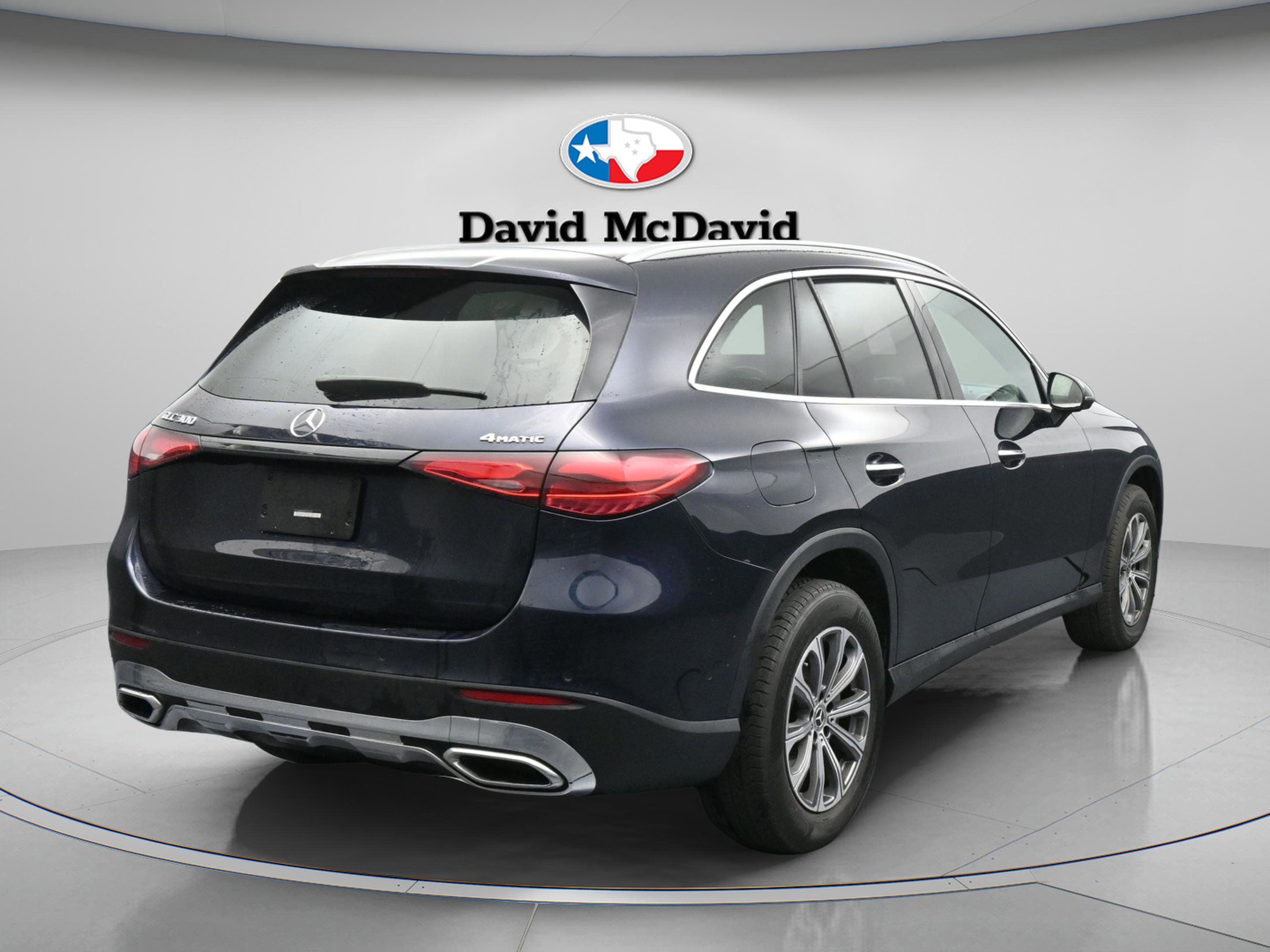 Used 2023 Mercedes-Benz GLC 300 4MATIC w/ Exclusive Trim Package image 8