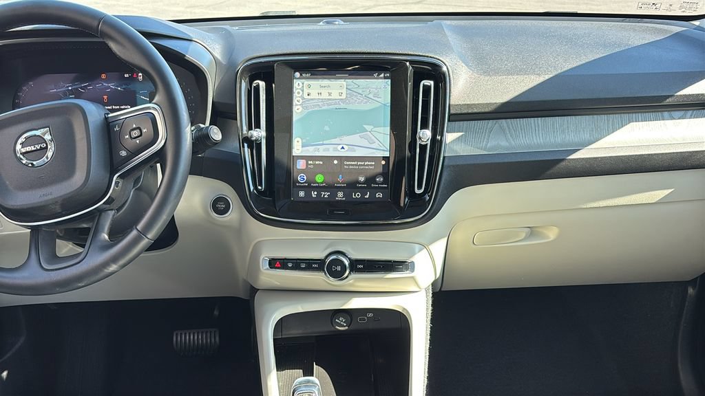 Certified 2026 Volvo XC40 B5 Plus AWD/4WD image 6