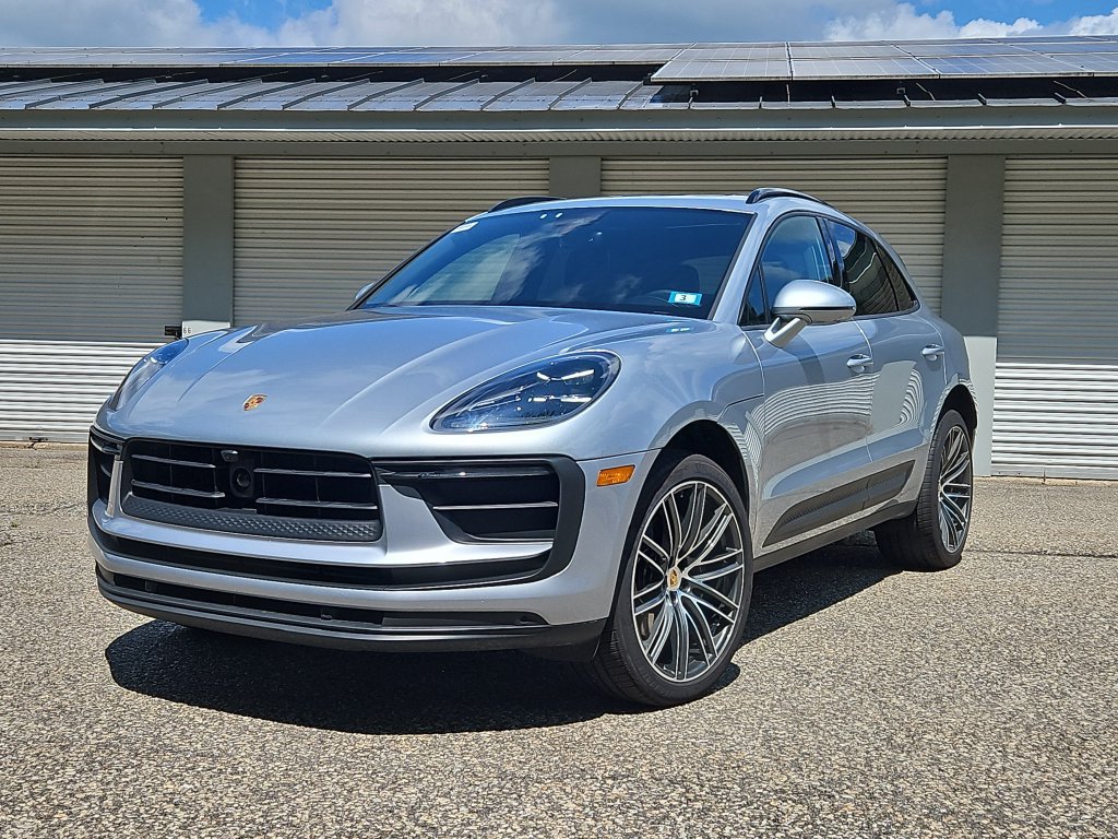 Certified 2026 Porsche Macan AWD/4WD image 1