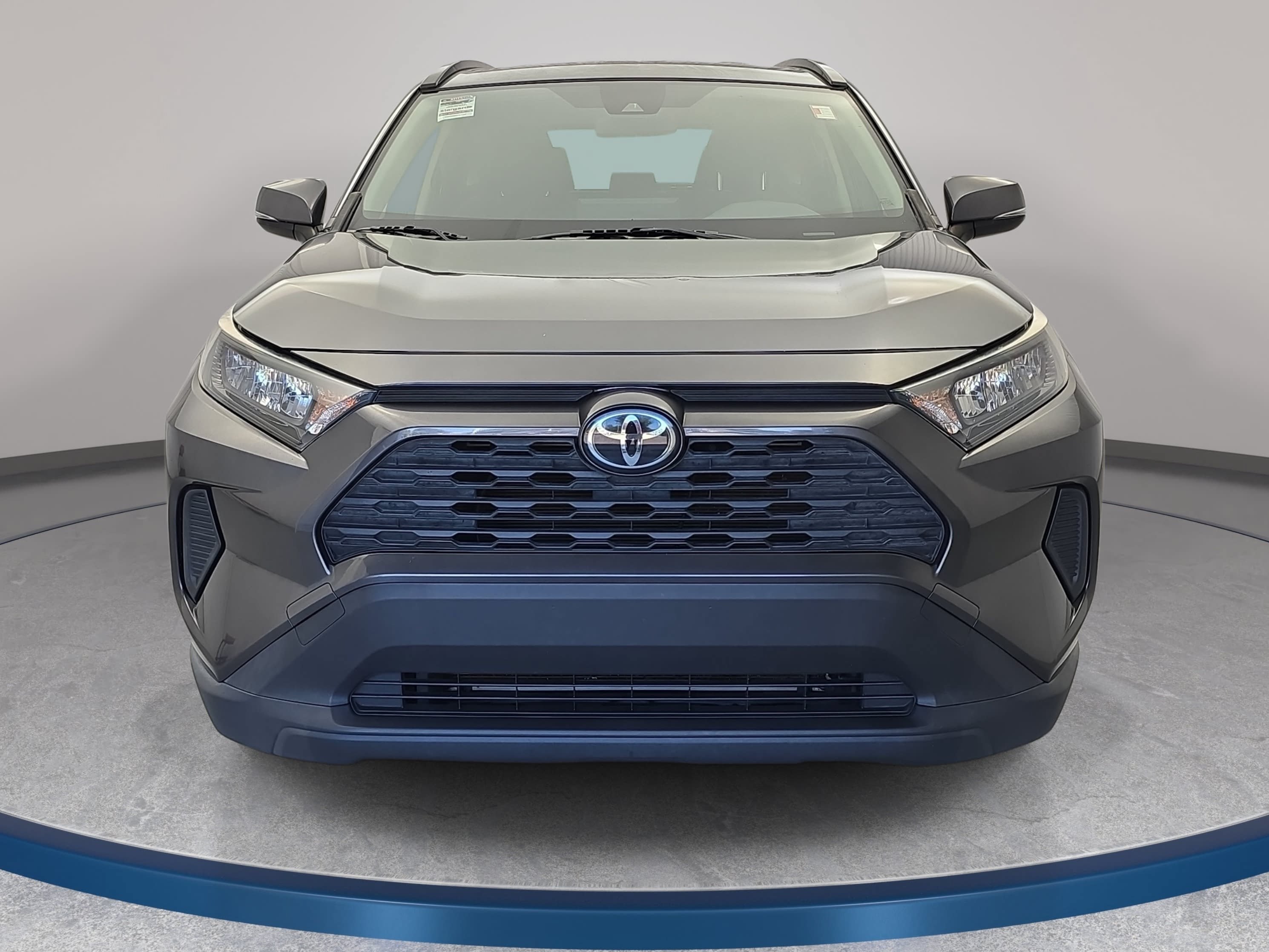 Used 2019 Toyota RAV4 LE FWD image 2
