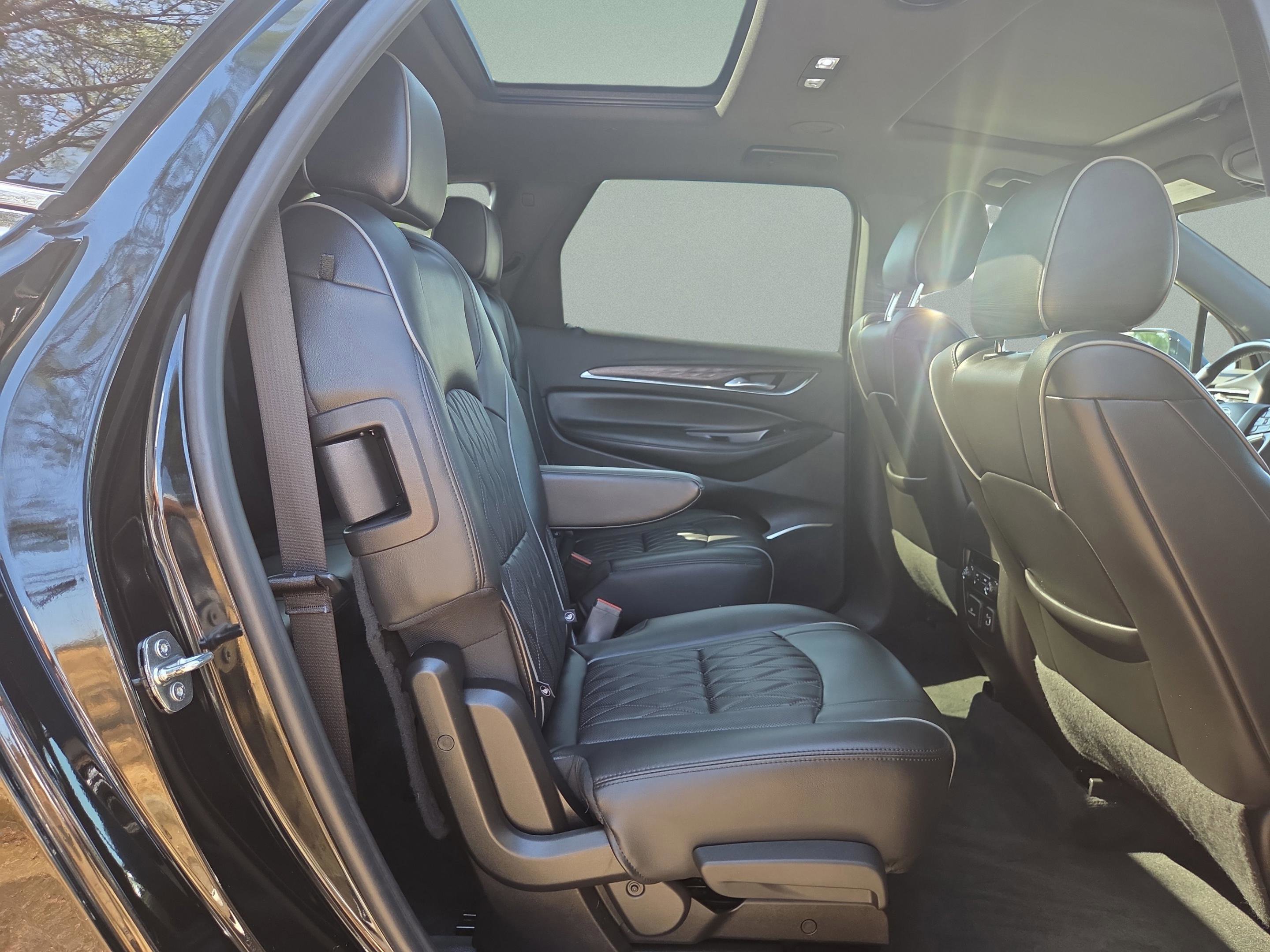 Used 2022 Buick Enclave Avenir w/ Avenir Technology Package image 38