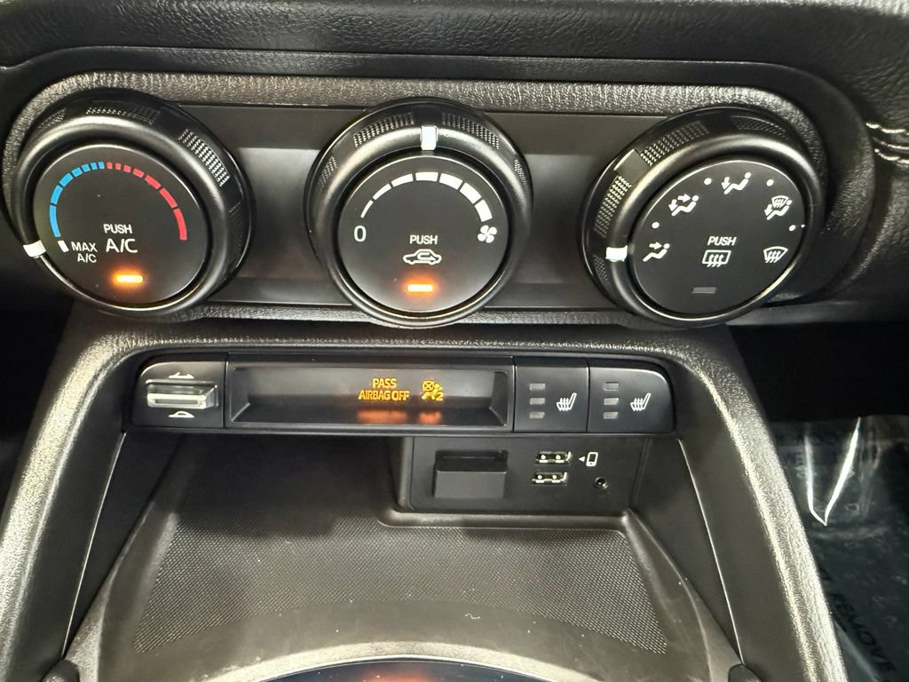 Used 2022 MAZDA MX-5 Miata Club RWD image 28
