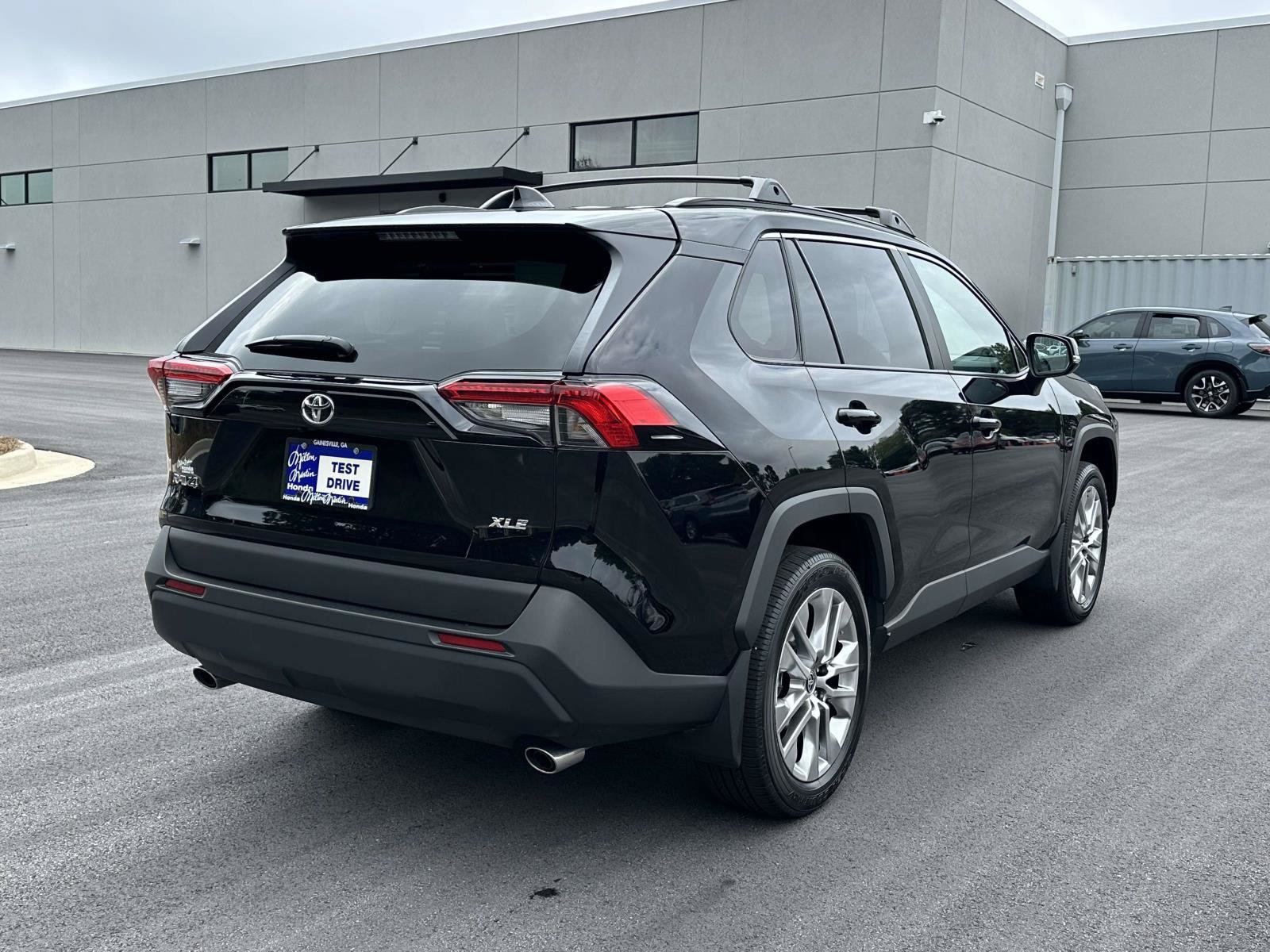 Used 2025 Toyota RAV4 XLE Premium FWD image 27
