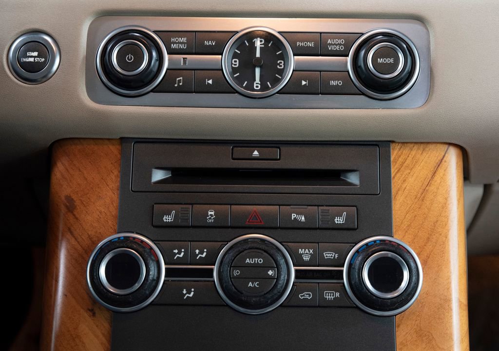 Used 2011 Land Rover Range Rover Sport HSE image 26