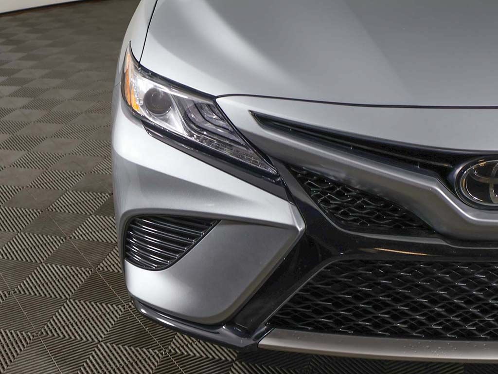 Used 2020 Toyota Camry XSE FWD image 13