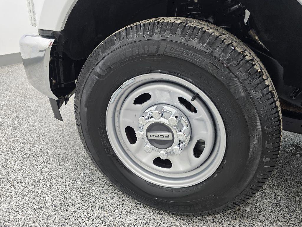 Used 2022 Ford F350 XL w/ Power Equipment Group image 27