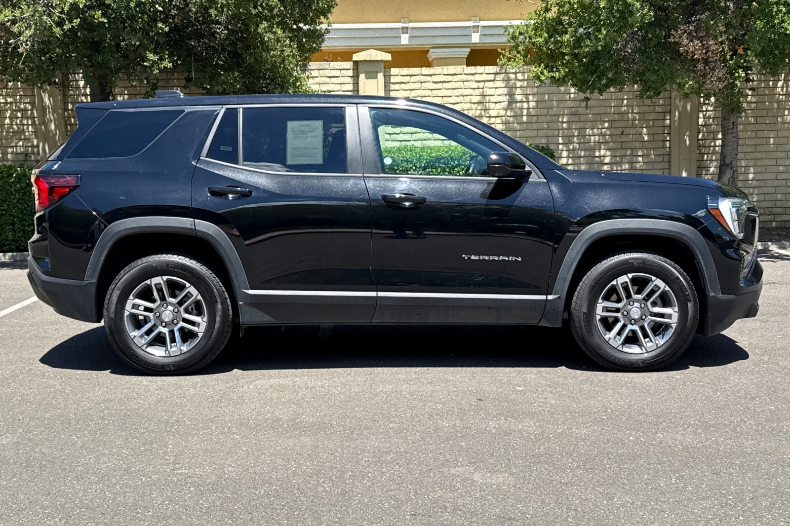 Used 2025 GMC Terrain Elevation AWD/4WD image 3